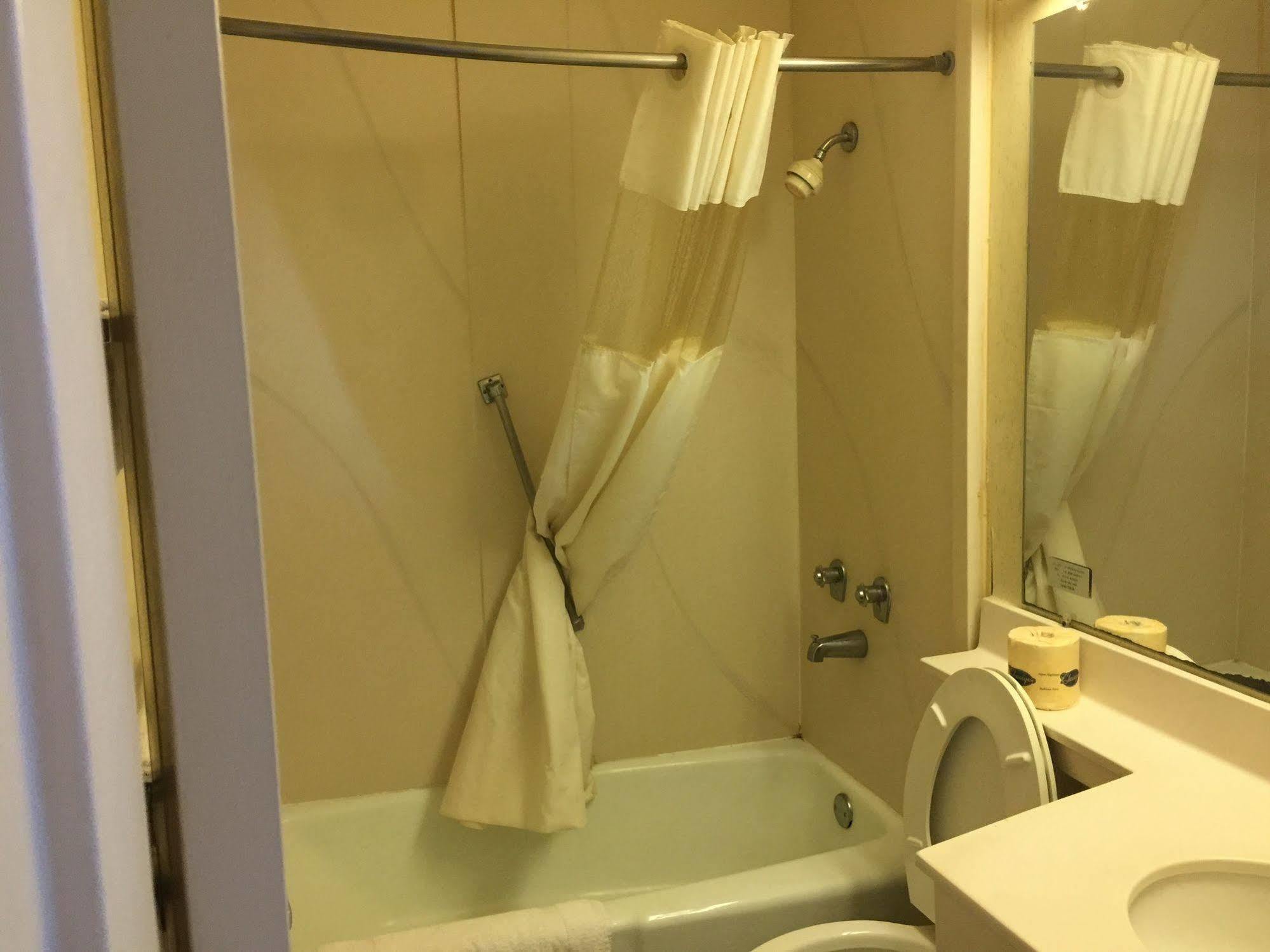 Red Roof Inn Перрисберг Экстерьер фото